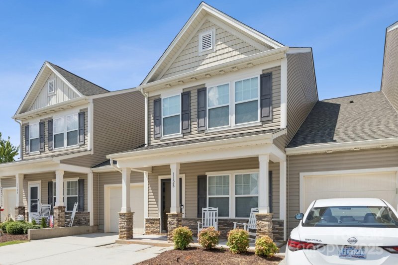 Property image 3 of 112 Davenport Drive in Larkin, Statesville, NC 28677