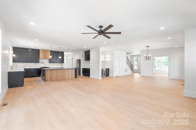 Property image 4 of 2635 Phillips Avenue in Revolution Park, Charlotte, NC 28208