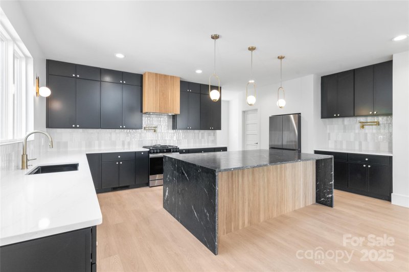 Property image 5 of 2635 Phillips Avenue in Revolution Park, Charlotte, NC 28208