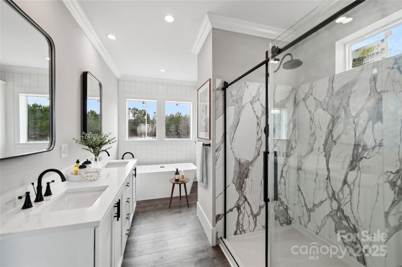 Property image 3 of 138 Arrington Road in Arrington Woods, Statesville, NC 28625