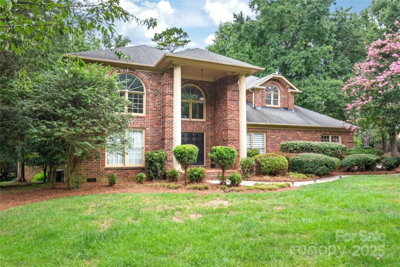 Rosecliff, Charlotte Community