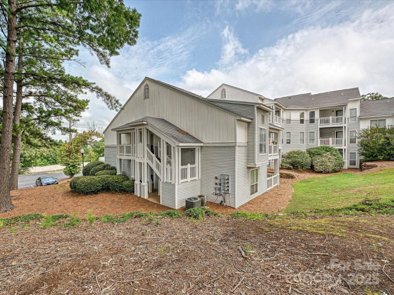 820 Hamiltons Harbor Drive