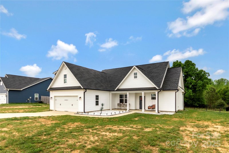 Property image 2 of 2119 Smith Road in Stonecrest Meadows, Clover, SC 29710
