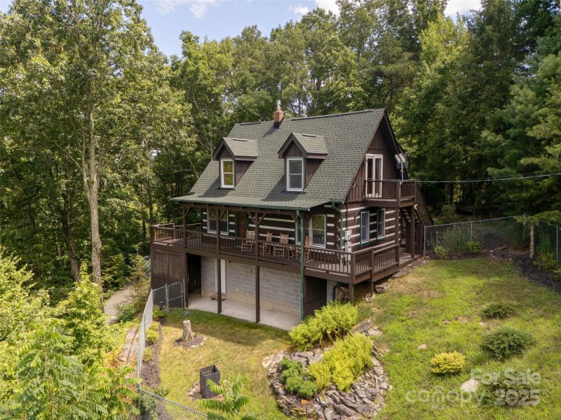 Lace Falls, Hendersonville Community