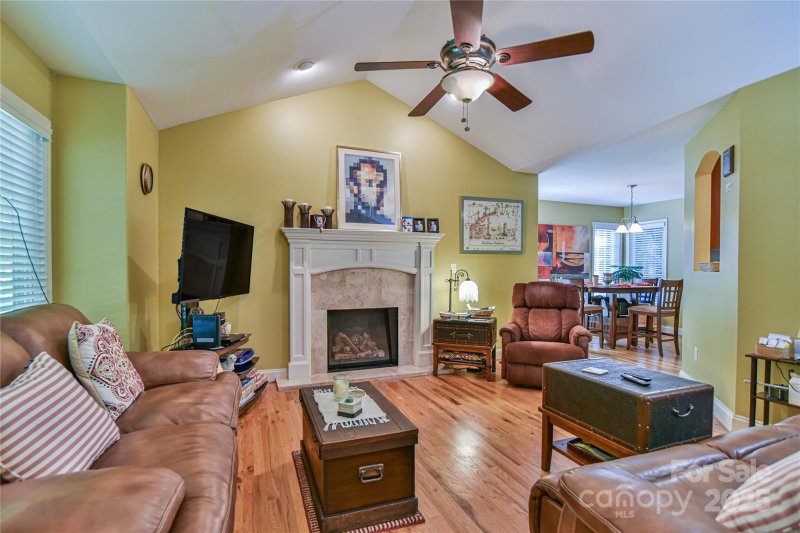 Property image 3 of 911 Fanning Bridge Road in Wildwood, Fletcher, NC 28732