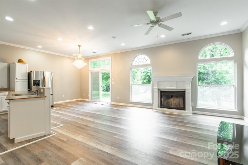 Property image 5 of 12145 Landing Green Drive in Landen Glen, Charlotte, NC 28277