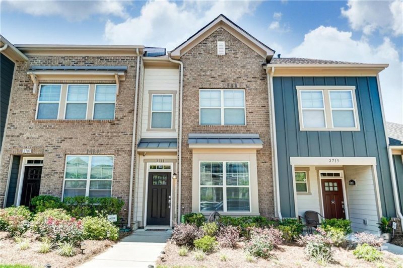 2711 Tranquil Oak Place