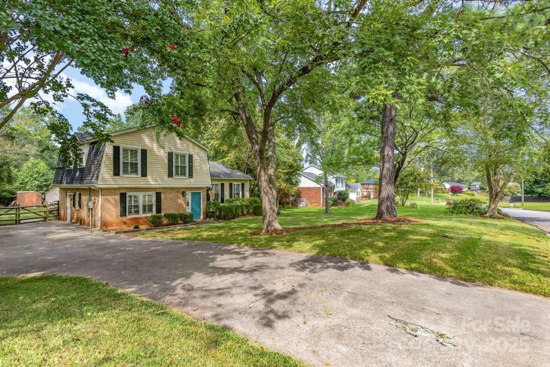 Property image 2 at 2241 Gaines Avenue, Gastonia, NC 28054