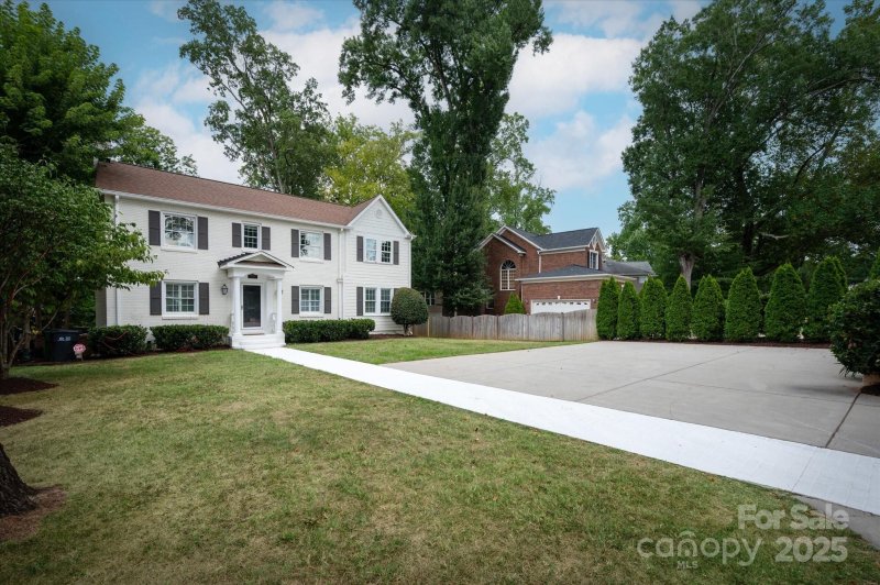 Property image 2 of 1305 Lilac Road in Myers Park, Charlotte, NC 28209