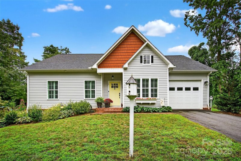 Property image 2 of 3620 Lake Drive in The Oaks at Hunters Ridge, Morganton, NC 28655