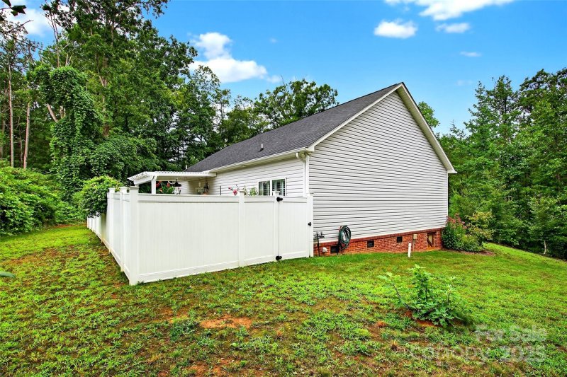 Property image 4 of 3620 Lake Drive in The Oaks at Hunters Ridge, Morganton, NC 28655