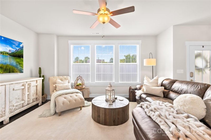 Property image 5 of 546 Amalfi Drive in Davidson Bay, Davidson, NC 28036