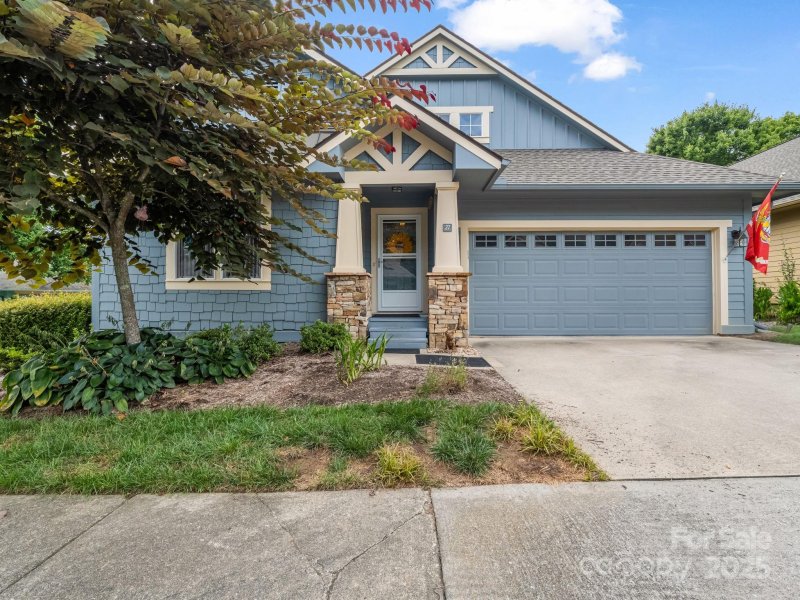 Property image 3 of 27 Gray Wolf Lane in Wolfpen, Hendersonville, NC 28792