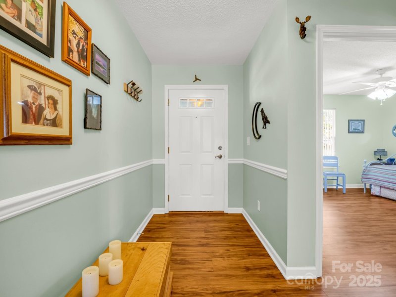 Property image 5 of 27 Gray Wolf Lane in Wolfpen, Hendersonville, NC 28792