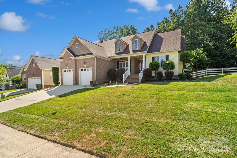 Property image 4 of 1674 Wakefield Way in Seven Oaks, Rock Hill, SC 29730