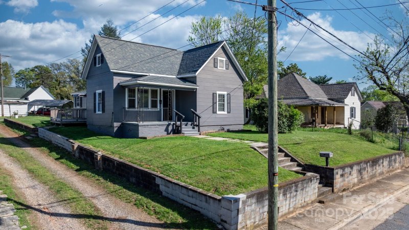 Property image 4 of 71 14th Street in Shuford Mill Village, Hickory, NC 28602