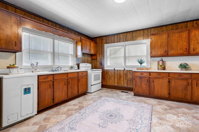 Property image 5 of 71 14th Street in Shuford Mill Village, Hickory, NC 28602