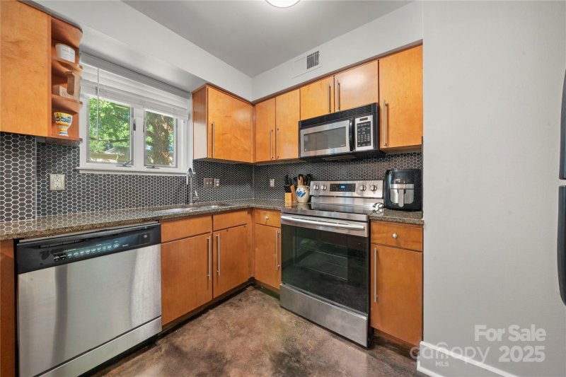 Property image 2 at 207 N Dotger Avenue, Charlotte, NC 28207