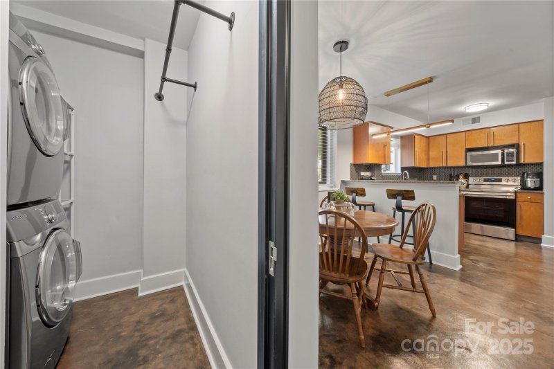 Property image 5 at 207 N Dotger Avenue, Charlotte, NC 28207