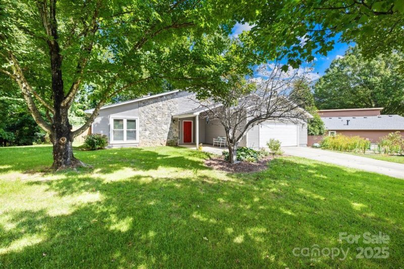 Property image 3 of 6509 Wealdstone Court in Danbrooke Park, Mint Hill, NC 28227