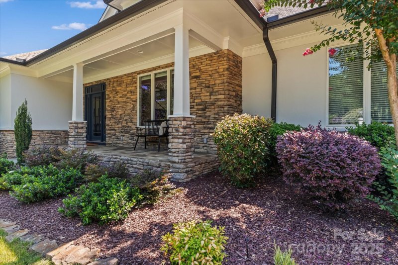 Property image 3 at 18916 Riverwind Lane, Davidson, NC 28036