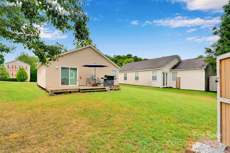 Property image 5 of 3005 Champion Lane in Southern Chase, Concord, NC 28025