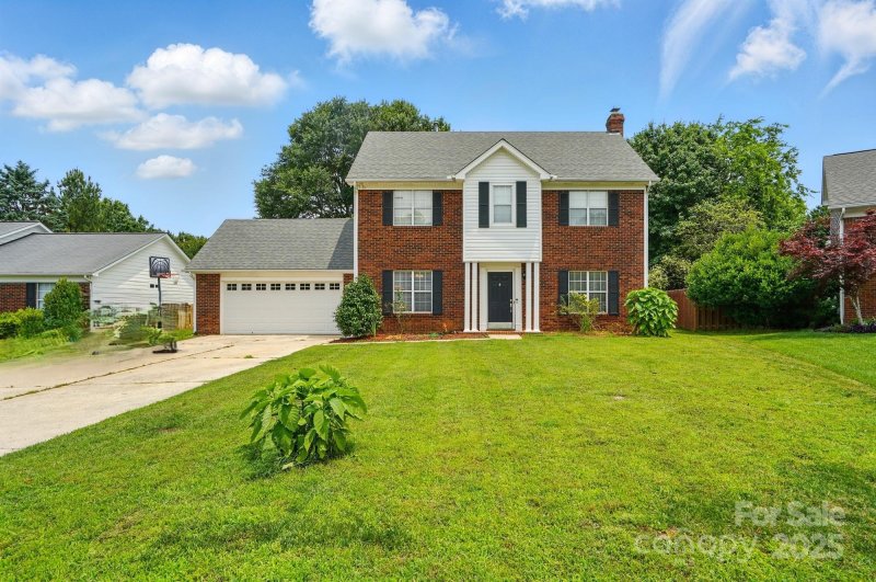 Landen Glen, Charlotte Community