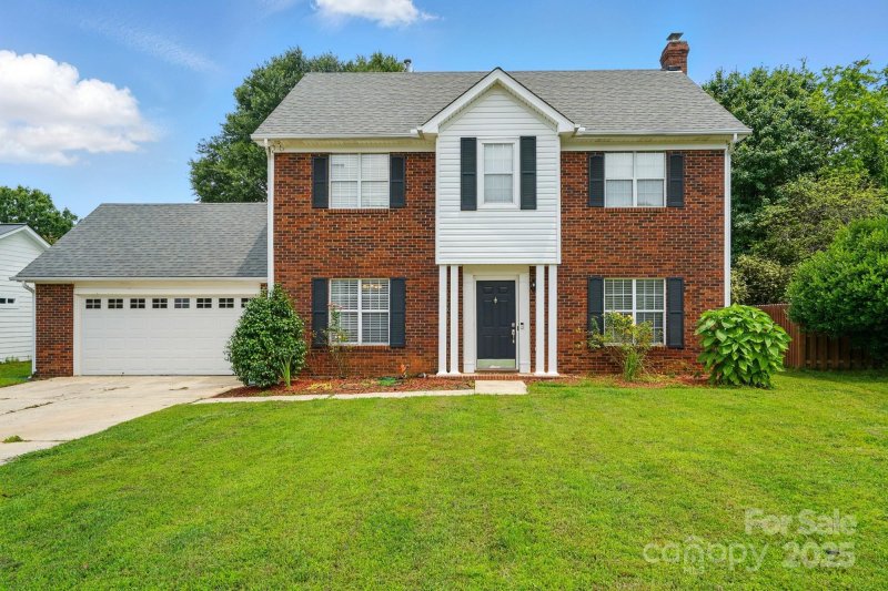 Property image 2 of 6821 Millingden Court in Landen Glen, Charlotte, NC 28277