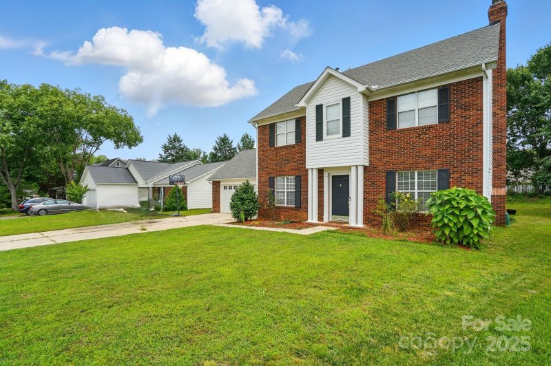 Property image 3 of 6821 Millingden Court in Landen Glen, Charlotte, NC 28277