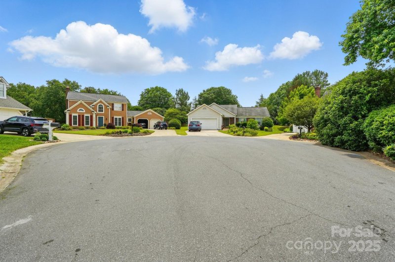 Property image 4 of 6821 Millingden Court in Landen Glen, Charlotte, NC 28277