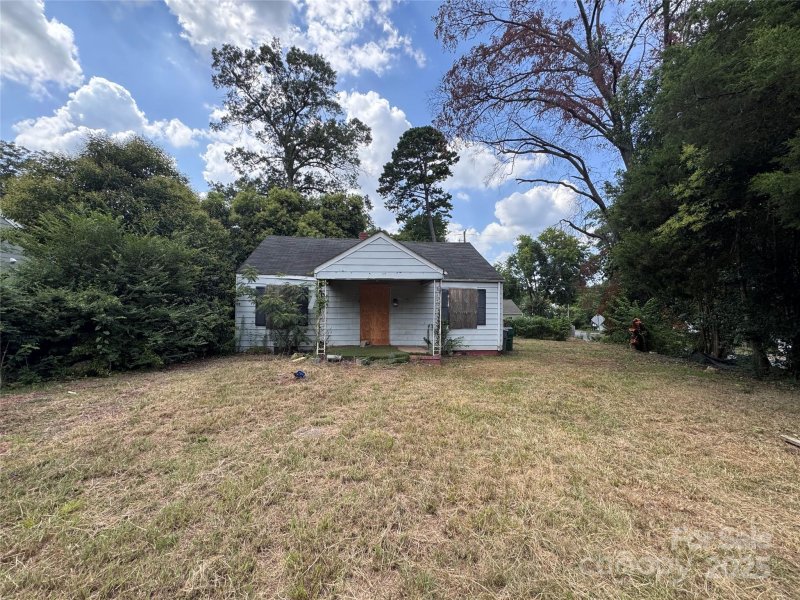 Property image 2 at 100 S Gardner Avenue, Charlotte, NC 28208