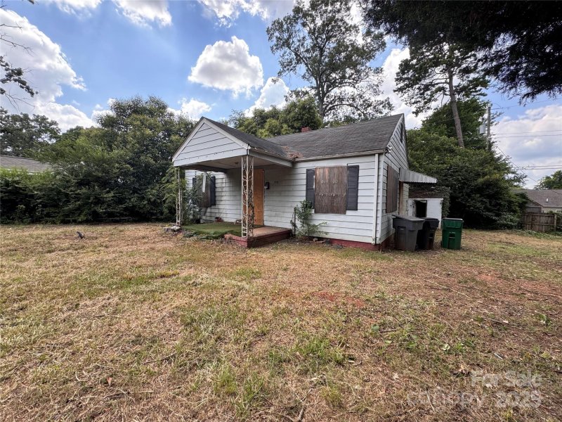 Property image 3 at 100 S Gardner Avenue, Charlotte, NC 28208