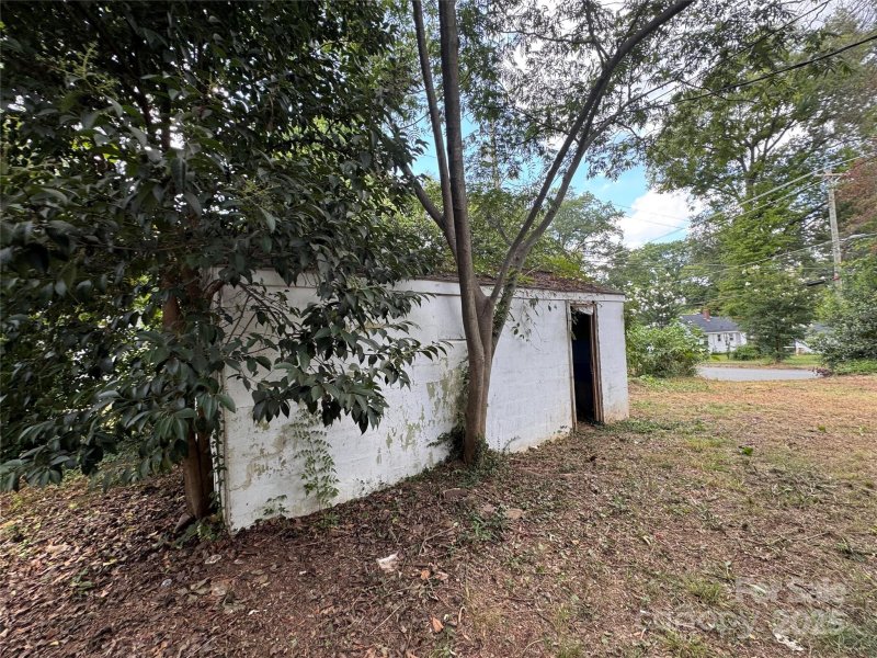 Property image 5 at 100 S Gardner Avenue, Charlotte, NC 28208