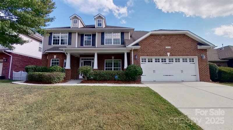 Kingsbridge, Charlotte Community