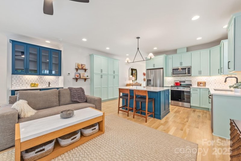 Property image 5 at 210 Walford Drive, Charlotte, NC 28208