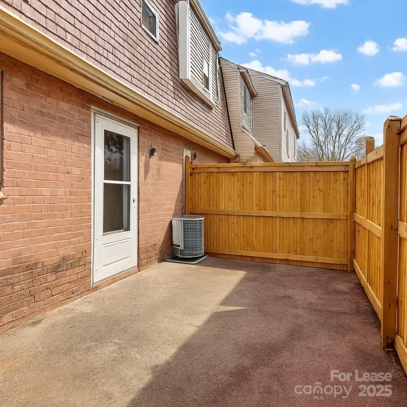 Property image 2 at 5821 Hunting Ridge Lane, Charlotte, NC 28212