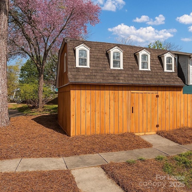 Property image 5 at 5821 Hunting Ridge Lane, Charlotte, NC 28212