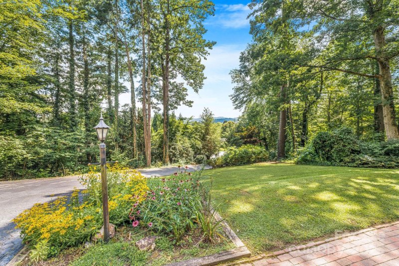 Property image 4 of 119 Yardley Court in Crooked Creek, Hendersonville, NC 28739
