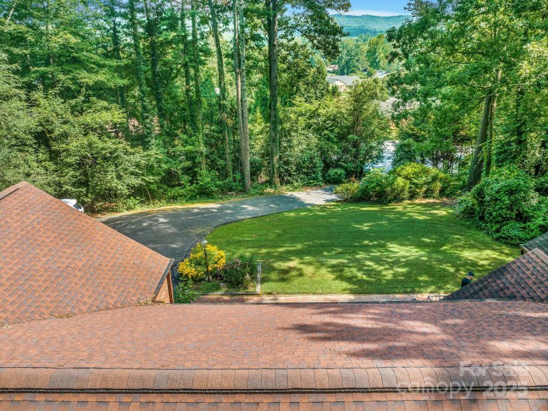 Property image 5 of 119 Yardley Court in Crooked Creek, Hendersonville, NC 28739
