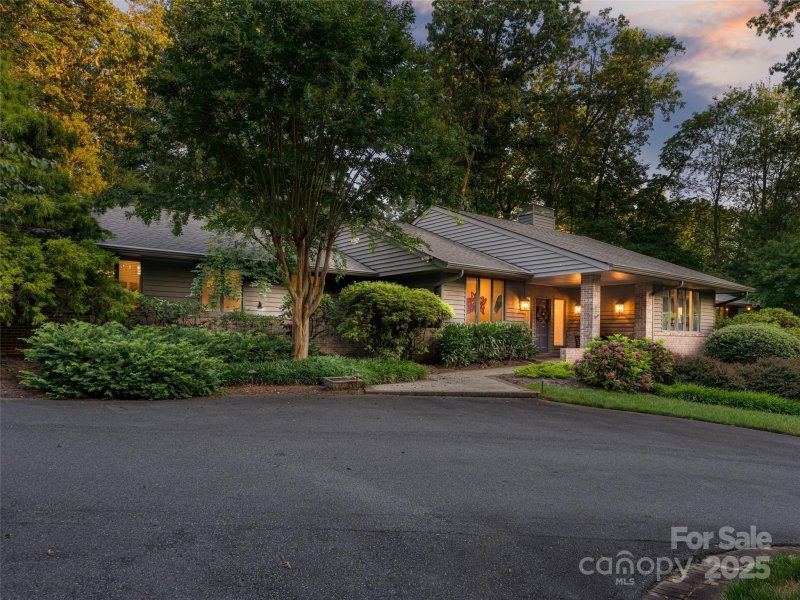 Property image 3 of 14 Stuyvesant Crescent in Biltmore Forest, Asheville, NC 28803