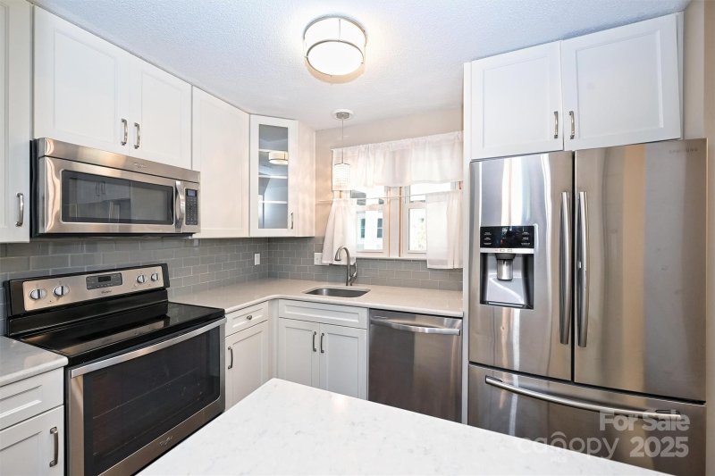 Property image 2 at 2719 Selwyn Avenue, Charlotte, NC 28209