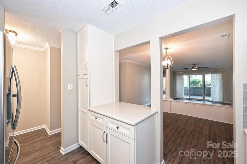 Property image 5 at 2719 Selwyn Avenue, Charlotte, NC 28209