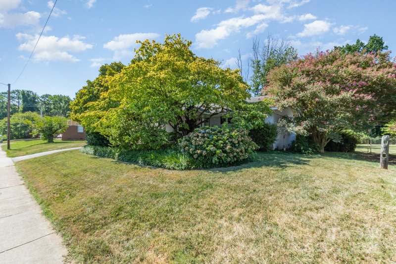 Property image 3 of 4840 The Plaza in Shannon Park, Charlotte, NC 28215