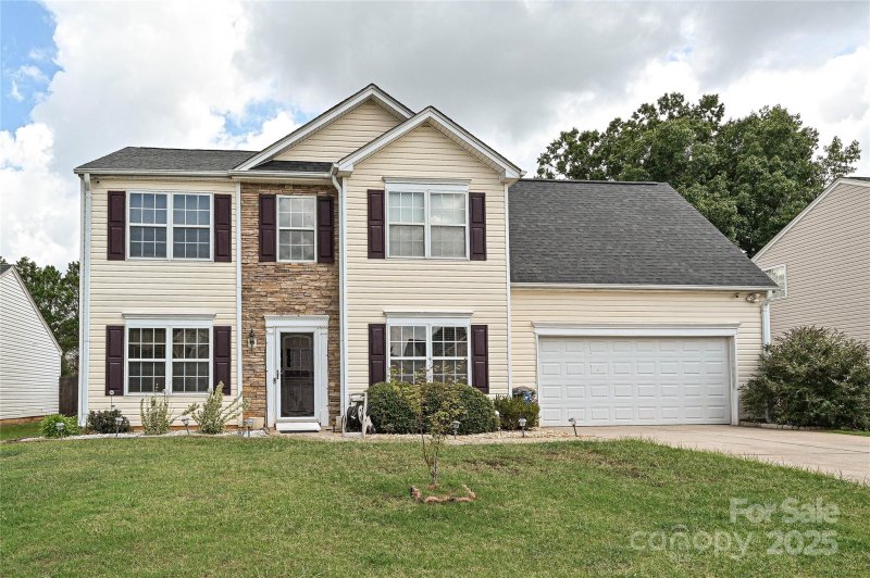 Avensong, Charlotte Community