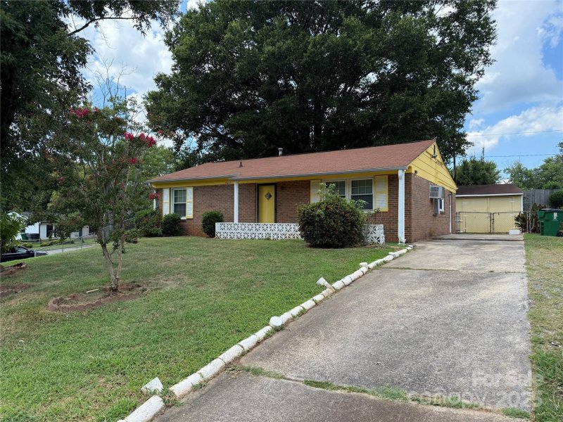 Property image 3 at 3601 Braden Drive, Charlotte, NC 28216