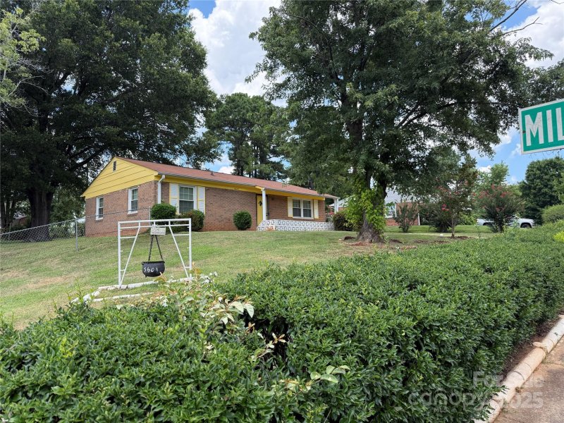 Property image 4 at 3601 Braden Drive, Charlotte, NC 28216