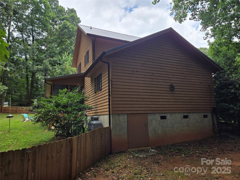 Property image 4 at 1100 Hidden Creek Court, Hickory, NC 28602