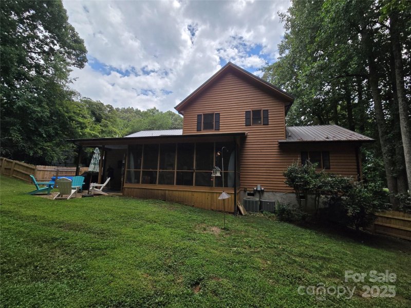 Property image 5 at 1100 Hidden Creek Court, Hickory, NC 28602