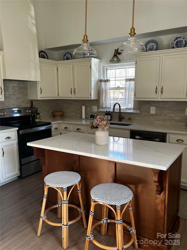 Property image 2 at 9430 Hinson Drive, Matthews, NC 28105