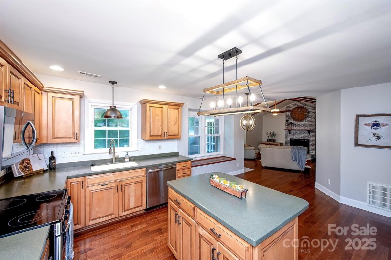 Property image 5 of 1206 Matthews Plantation Drive in Matthews Plantation, Matthews, NC 28105